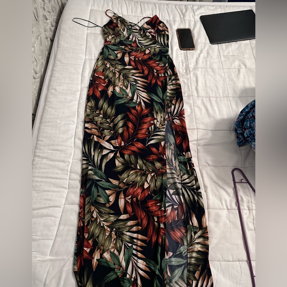 Maxi dress with high slit